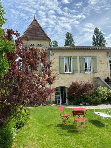 Chambre d’hôte pour 2 personnes, avec piscine ainsi que jardin et vue à Grézillac