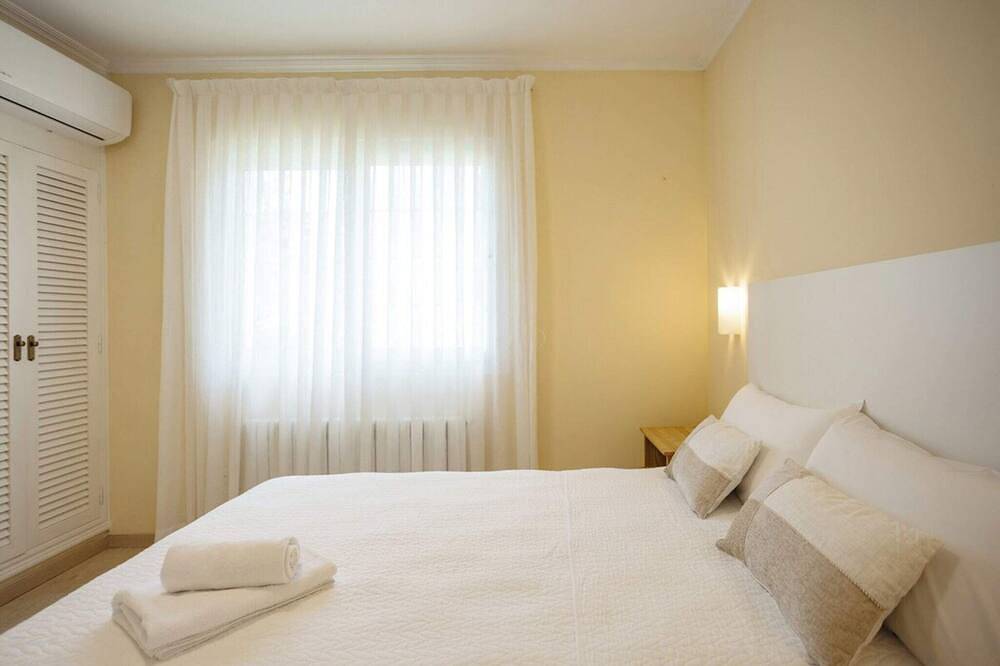 Pandora in Llucmaçanes, Maó