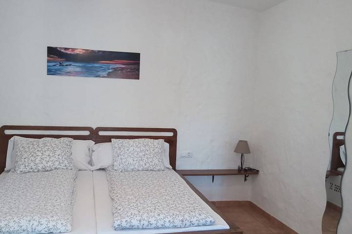 Location de vacances pour 3 personnes, avec piscine et jardin à Zahora - 3