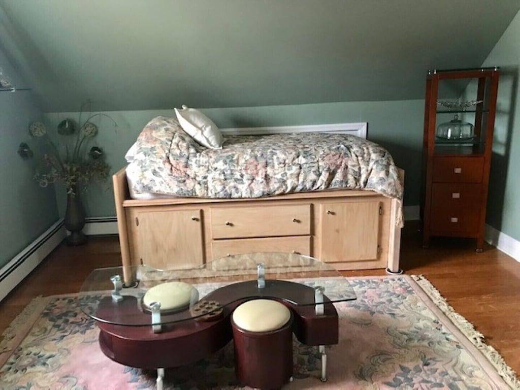 Es ist ein Loft im zweiten Stock in Elmont, Nassau County