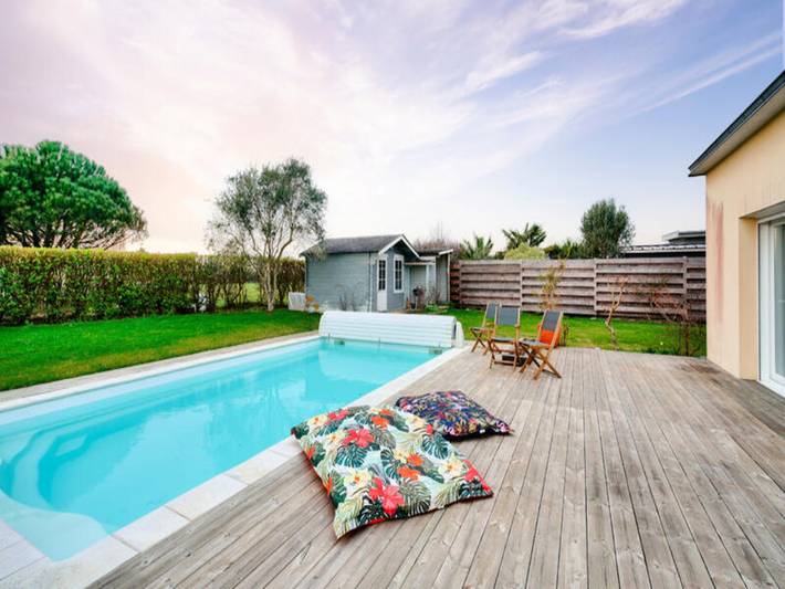 Appartement de vacances pour 8 personnes, avec piscine ainsi que jardin et terrasse