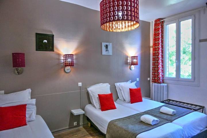 Hôtel pour 3 personnes, avec terrasse, animaux acceptés dans Office De Tourisme D Avignon - 3