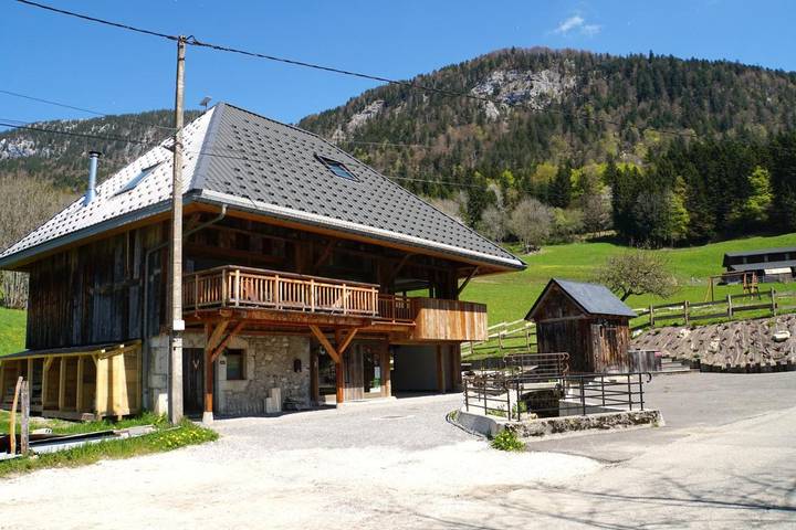 Location de vacances pour 14 personnes, avec jardin ainsi que sauna et vue, animaux acceptés à Bellecombe-en-Bauges - 2