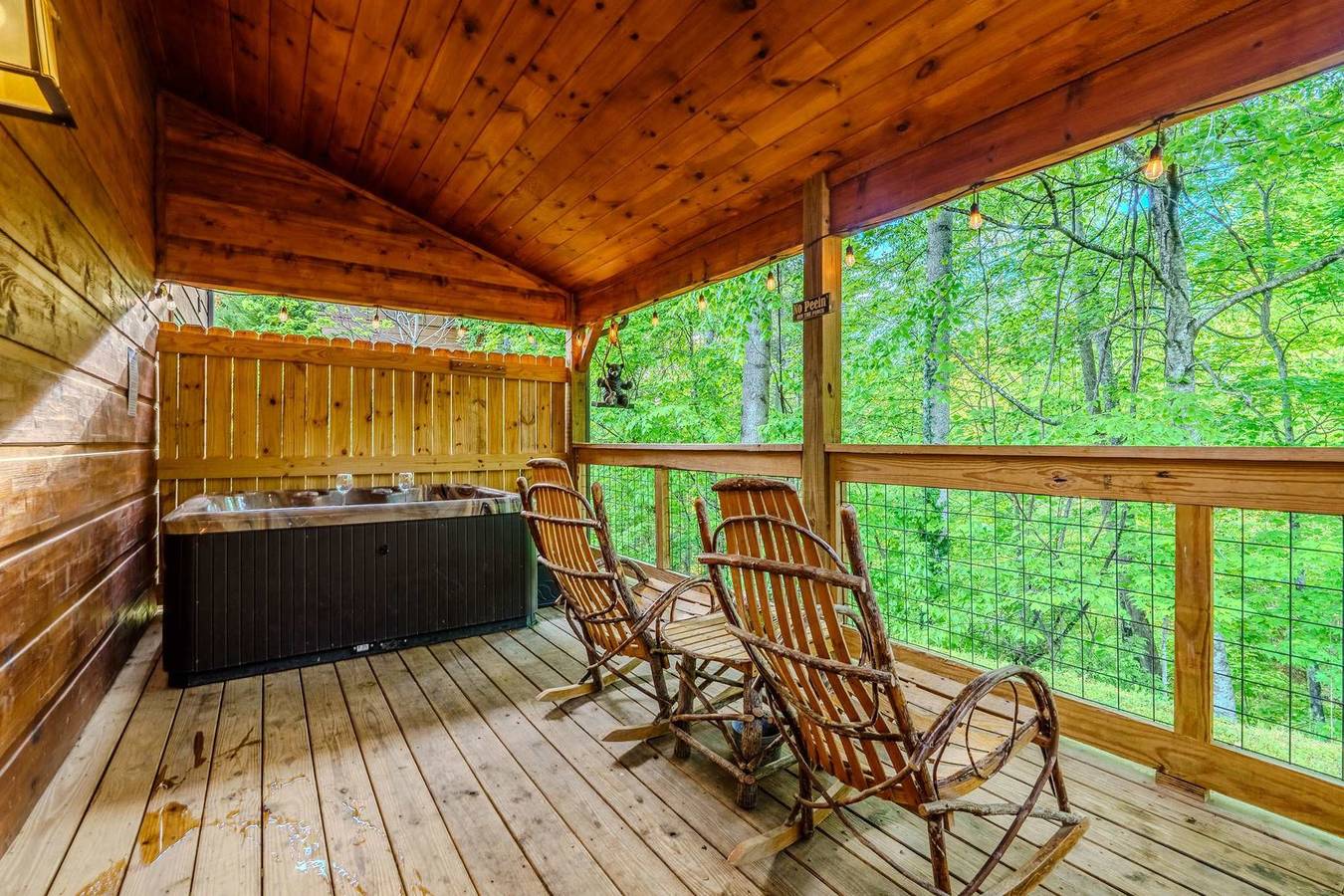 Apartamento inteiro, Gatlinburg-2Brs-Hot Tub-Arcade Games-Fireplace in Gatlinburg, Condado de Sevier