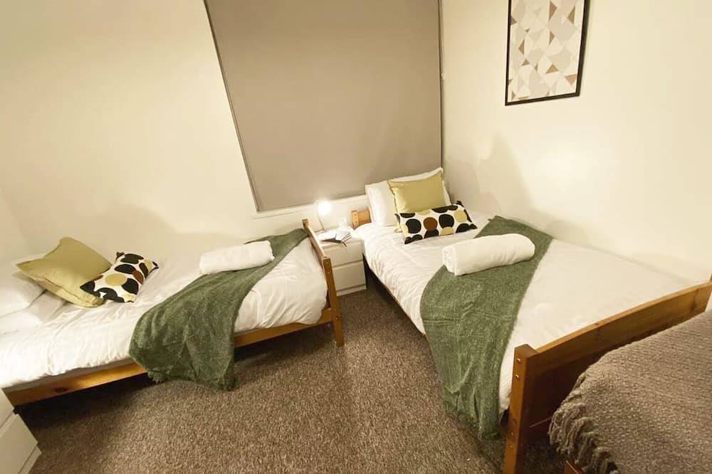 Midlands Contractor Team House in Walsall, Birmingham Area