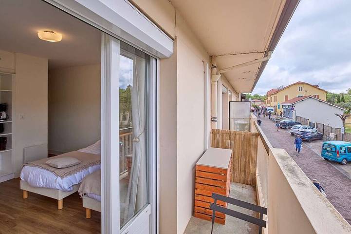 Appartement entier, Studio rénové climatisé avec balcon, animaux admis in Cazaubon, Gers