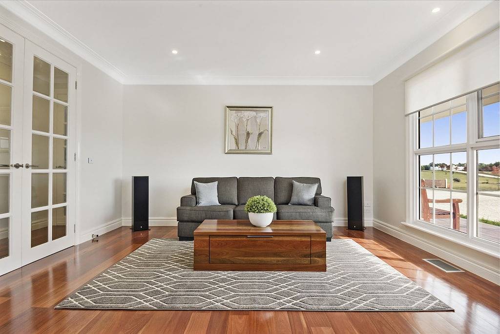 Mesmerising Holiday House with lake views! in Lyonville, Hepburn Shire