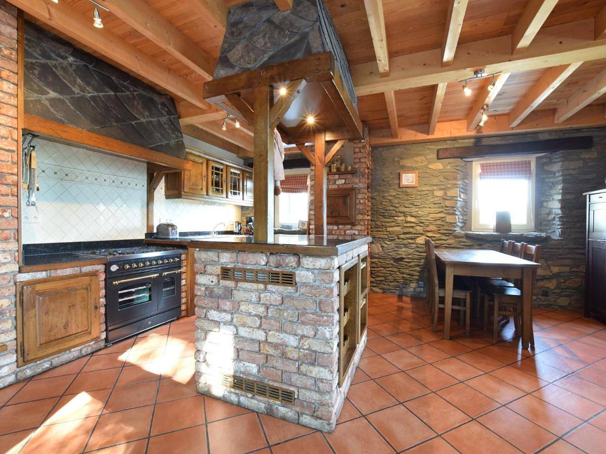 Six-Bedroom Holiday Home in Bastogne, Parc naturel Haute-Sûre Forêt d'Anlier