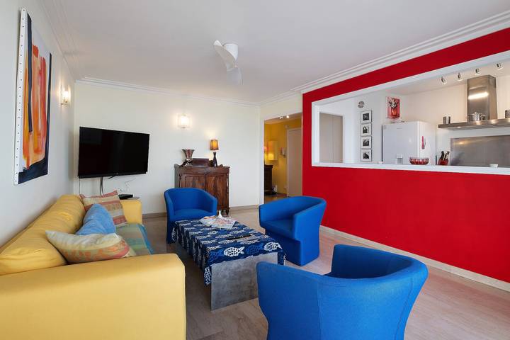 Appartement entier, Appartement 'T3 Front de Mer' avec vue sur la mer, Wi-Fi et climatisation in Cagnes-sur-Mer, Côte méditerranéenne (France)