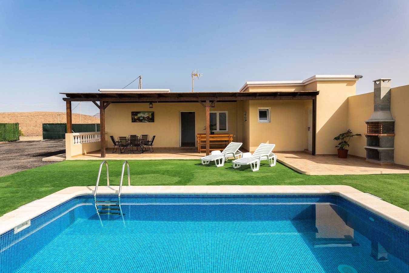 Tranquila villa Ralue con piscina, terraza y jardín in Tuineje, Fuerteventura