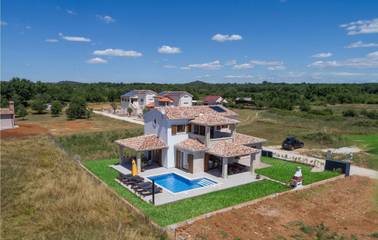 Ferienhaus für 8 Personen, mit Garten und Terrasse, kinderfreundlich in Funtana