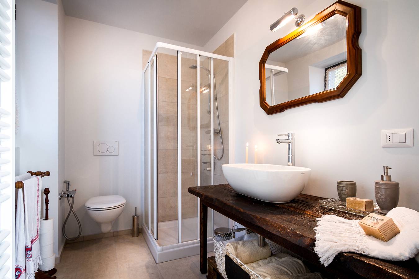 Appartamento intero, Appartamento 'Loft e Veranda sul Lago di Como' con Vista Lago, Wi-Fi e Aria Condizionata in Mezzovico (Blevio), Blevio