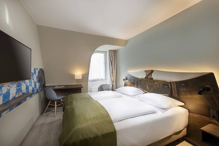 Ibis Styles Rosenheim - Standard-Doppelzimmer mit Dusche/Wc/Doppelbelegung in Rosenheim, Oberbayern