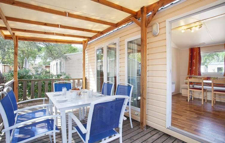 Camping pour 8 personnes, avec piscine et jardin ainsi que vue et bassin pour enfant au Le Grau-du-Roi - 2