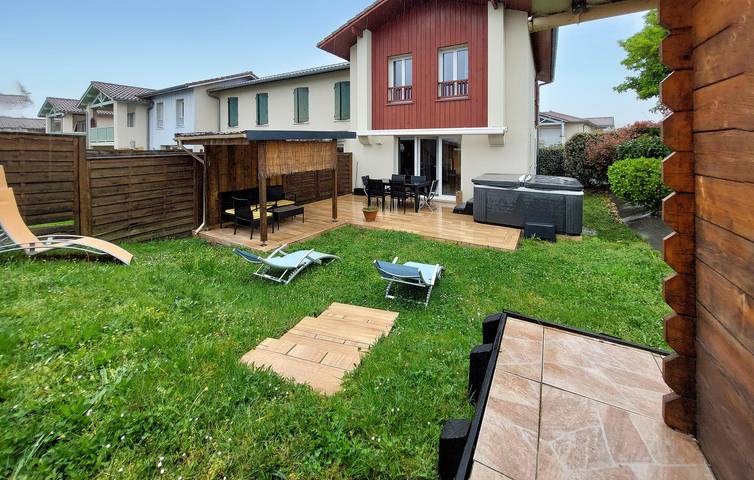 Maison de vacances pour 6 personnes, avec Jacuzzi ainsi que Terrasse et Jardin à Angresse