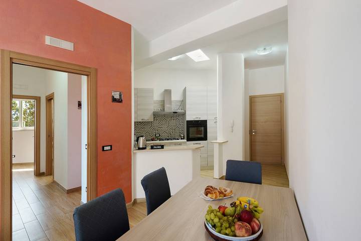 Entire apartment, Holiday Home 'Iris's House' with Sea View, Wi-Fi and Air Conditioning in Forio, Ischia