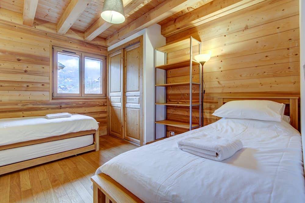 Spacious Chalet in a Great Location - Perfect for a Group of Friends of Family in Morzine, Les Portes du Soleil