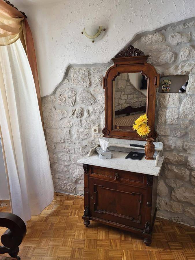 Chambre d’hôte pour 2 personnes, avec jardin ainsi que terrasse et jacuzzi à Trogir - 3
