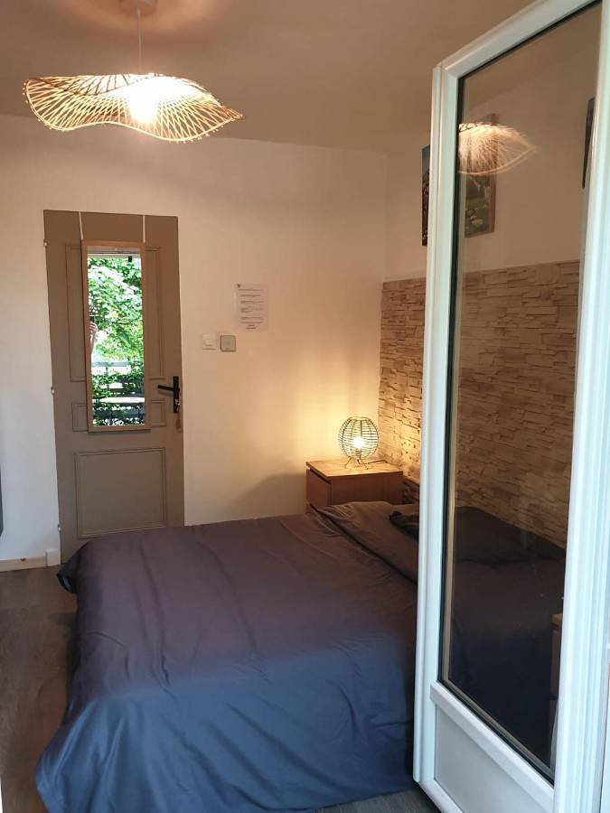 Gîte pour 2 personnes, avec jardin et piscine ainsi que terrasse et vue à Saint-Gilles - 3