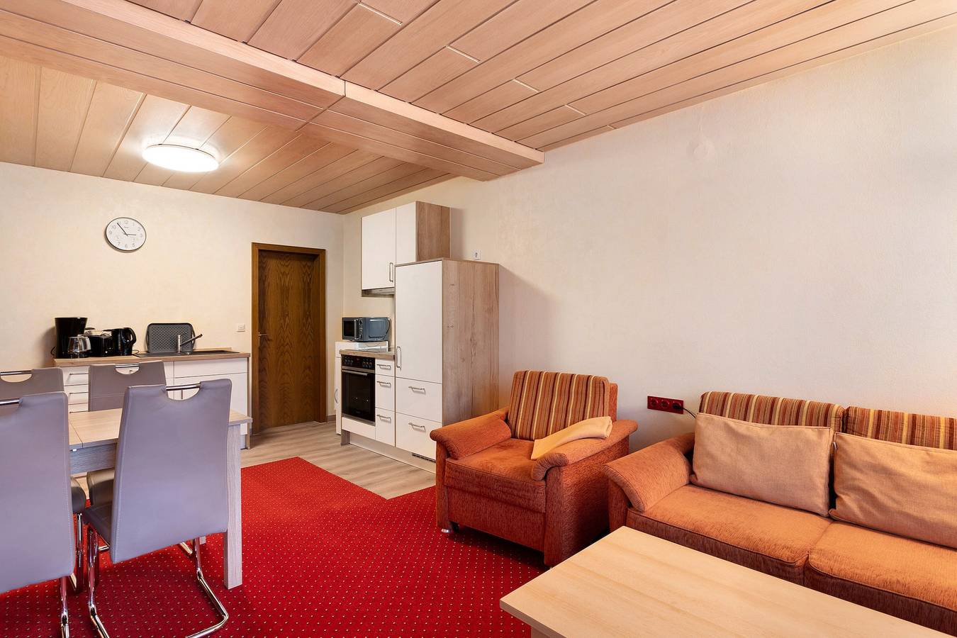 Ganze Wohnung, Haus Erika - Ferienwohnung 2 mit Wlan, Balkon und Gemeinschaftsgarten nahe Skywalk in Stryck, Willingen