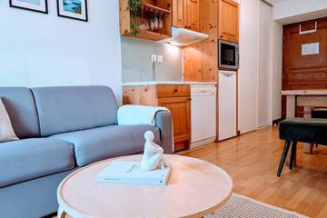 Gîte pour 4 personnes, avec jardin et terrasse ainsi que piscine et sauna à Giez