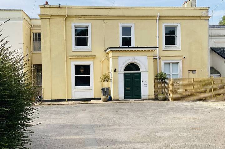 Holiday home for 13 people, with pool and garden, with pets in Teignmouth