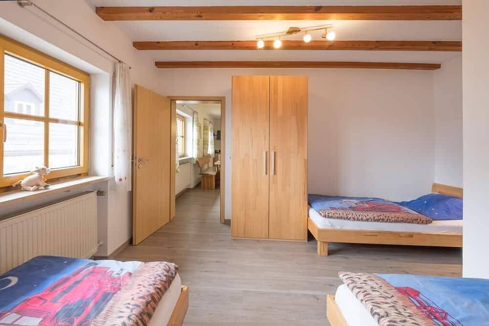 Ganze Wohnung, Neu gestaltete Ferienwohnung für bis zu 5 Personen in Wunsiedel, Landkreis Wunsiedel im Fichtelgebirge