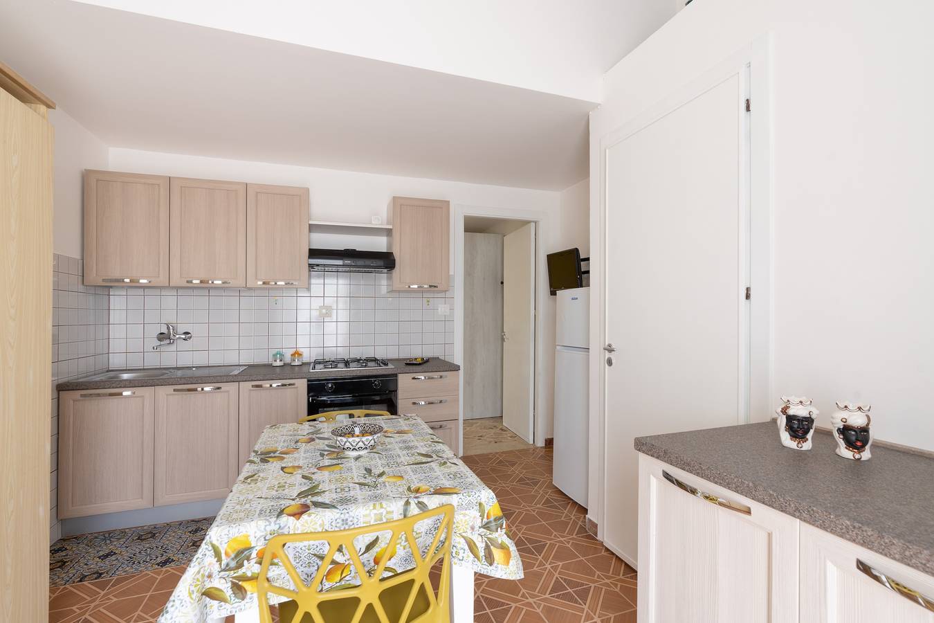 Appartement entier, Appartement 'Casa Gialla' avec véranda et Wi-Fi in Castellammare del Golfo, Province de Trapani