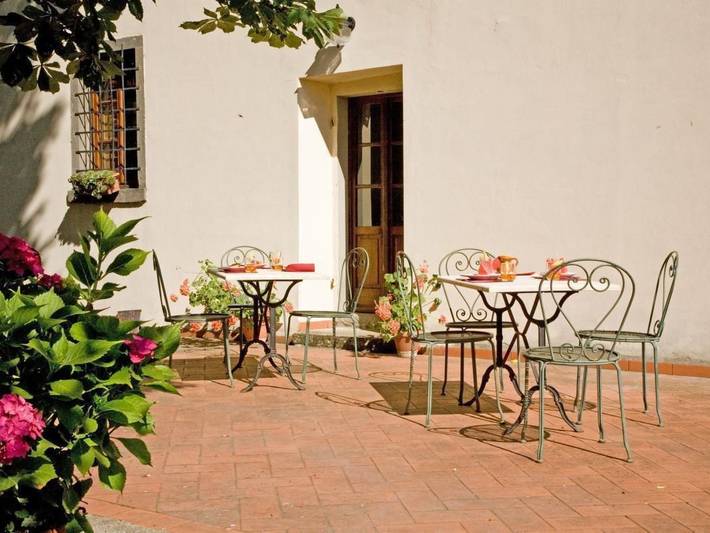 Agriturismo per 7 persone, con piscina e giardino a Pratovecchio Stia