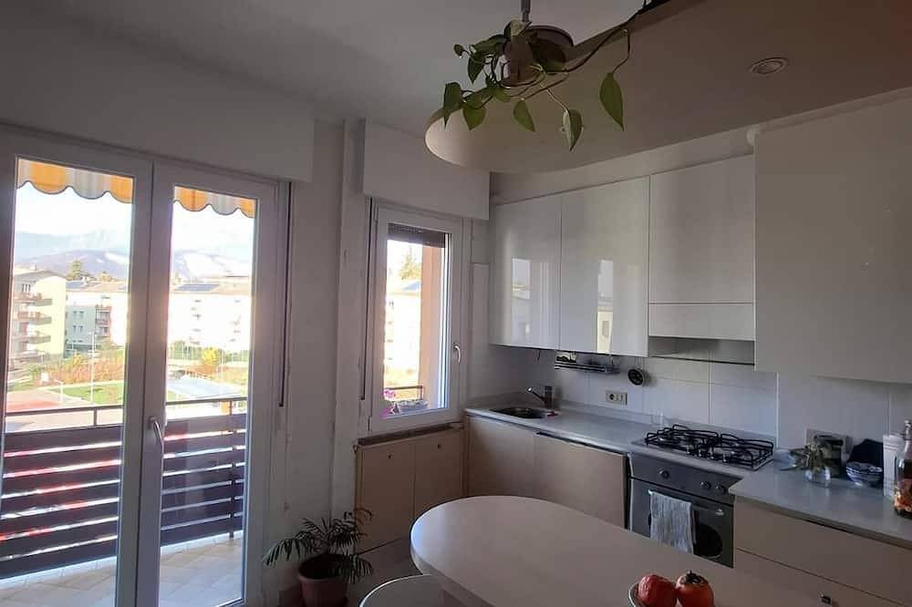 Appartamento intero, Bright & Cozy Apartment with balcony in Trento in Cognola, Trento