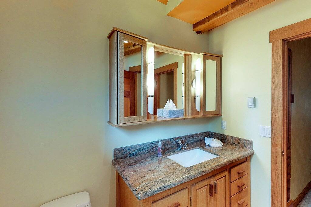 Kabine mit eigenem Whirlpool, Gourmetküche, handgefertigten Holzdetails, in der Nähe von Skifahren in Girdwood, Anchorage