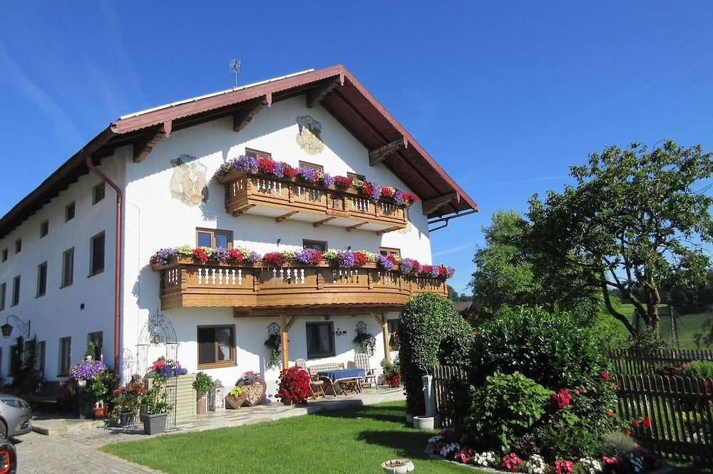 Ganze Wohnung, Ferienwohnung Abendsonne bis 5 Personen, Balkon, 51 qm in Taching am See, Rupertiwinkel