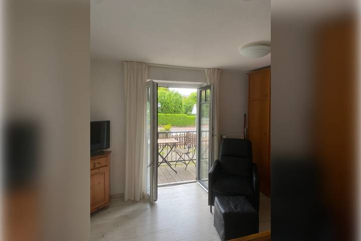 Ganze Wohnung, Helle 2-Zimmer-Ferienwohnung mit Balkon - strandnah in Dahme in Dahme, Ostholstein