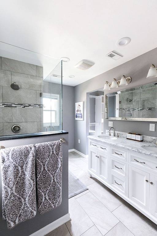 Gorgeous home just steps from Froedtert/Tosa/Mke in Wauwatosa, Milwaukee County