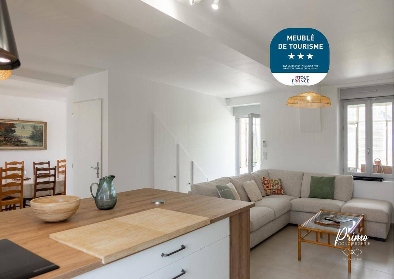 Grande Maison Familiale Climatisée - à seulement 15mn d'Orléans - 5 chambres - 8 lits - Maison classée meublé de tourisme 3 étoiles in Sandillon, Sologne