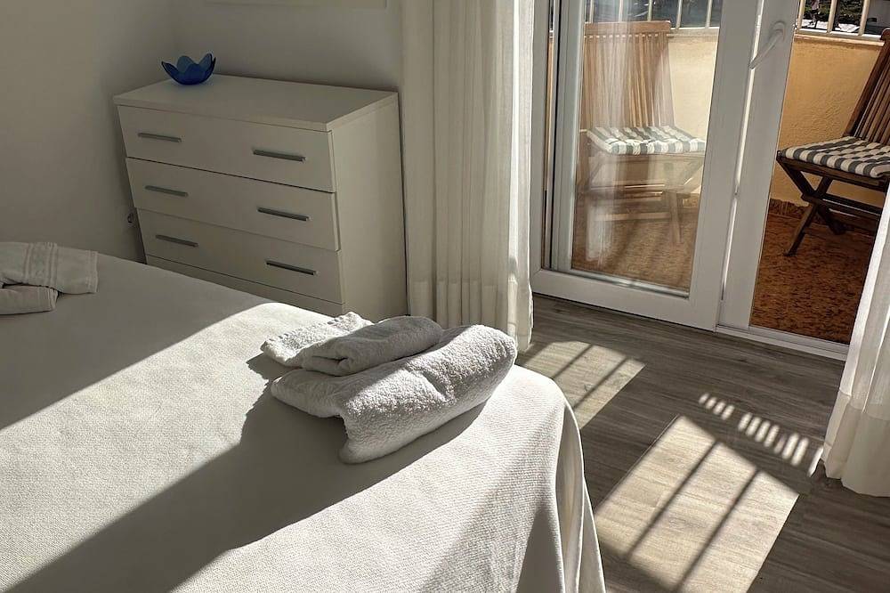 Hel leilighet, Casa Bartolo Beach apartment, completely renovated, swimming pool and tennis court. in La Manga del Mar Menor, Mar Menor