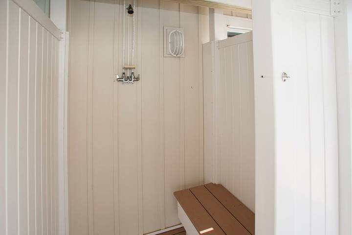 Vacation house for 18 people, with balcony in Sandbridge