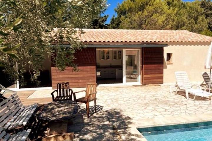 Appartement de vacances pour 4 personnes, avec vue ainsi que jardin et piscine