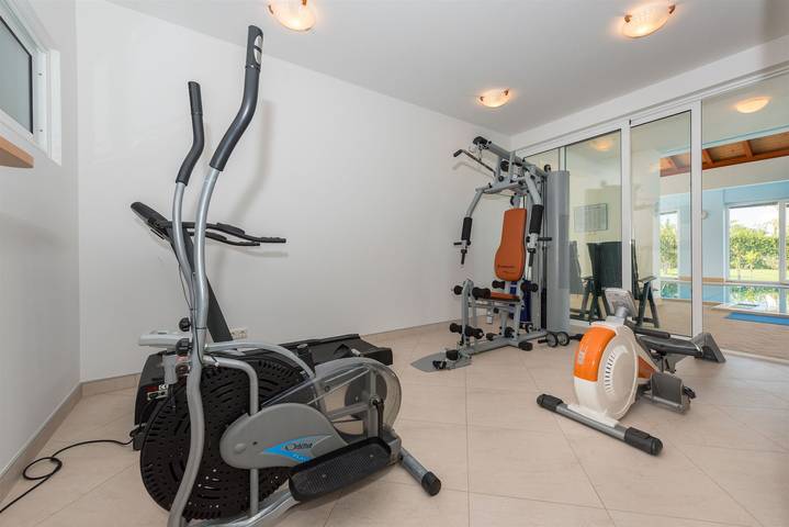 Villa pour 10 personnes, avec piscine ainsi que sauna et jardin à Tisno - 4