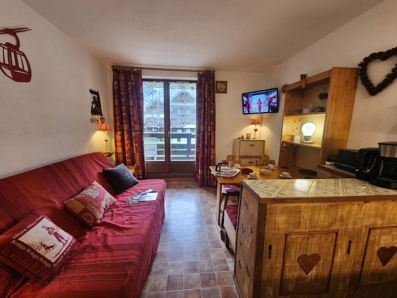 Ganzes Studio, Gemütliches Studio im Zentrum von Samoëns mit Privatparkplatz, in der Nähe von Annehmlichkeiten in Samoëns, Region Bonneville