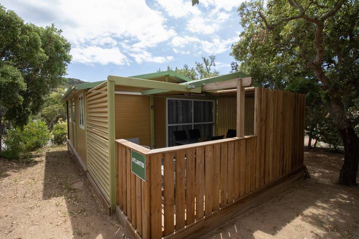 Chalet „Tout Confort 4min Strand“ mit Gemeinschaftspool, privater Terrasse & Klimaanlage in Pianottoli-Caldarello, Sartène und Umgebung
