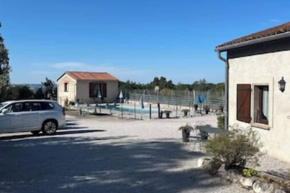 Ii Semi-detached cottage near the beach on the shores of Lake Saint Ferréol in Revel, Lauragais