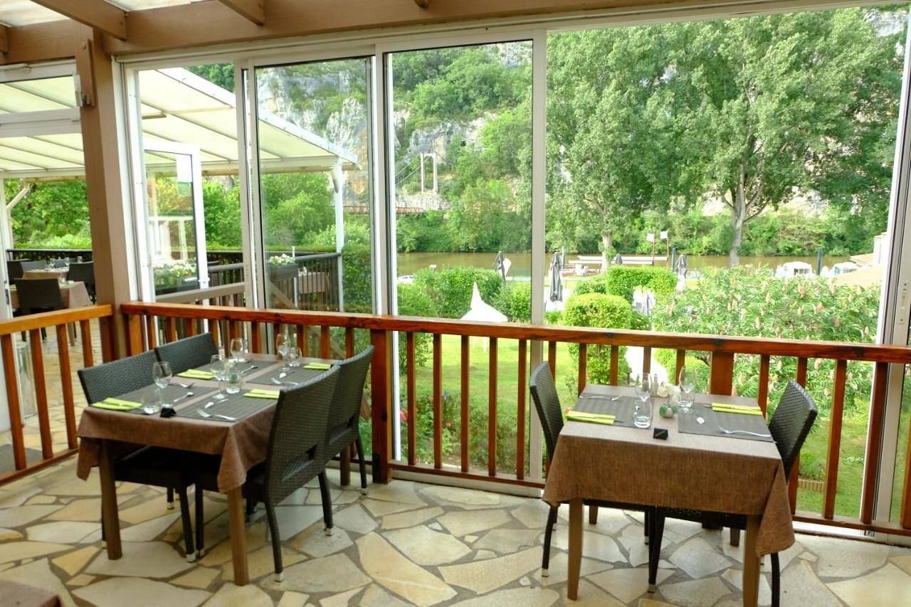 Hôtel Restaurant Les Falaises in Bouziès, Quercy