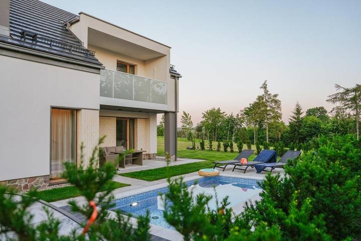 Villa für 6 Personen, mit Seeblick und Ausblick sowie Pool und Garten, mit Haustier - 1