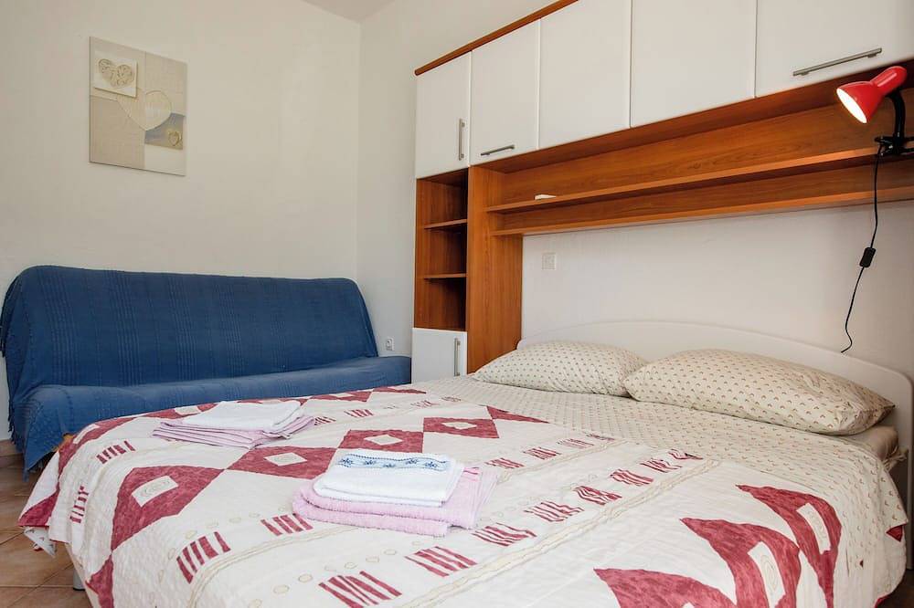 Entire apartment, Air-conditioned cozy, quiet, beautiful and loving apartment on the island of Rab in Palit, Rab