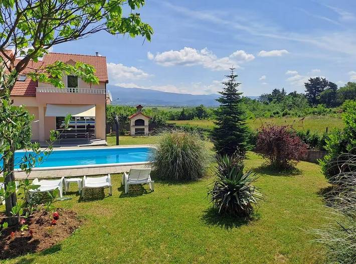 Ferienhaus für 11 Personen, mit Pool und Balkon/Terrasse