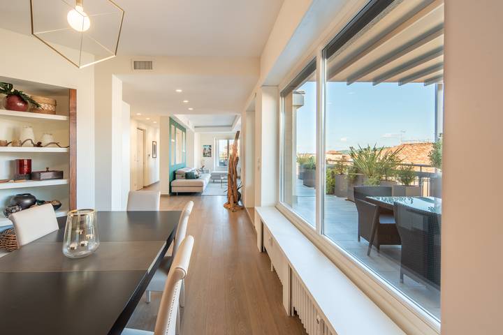 Ferienwohnung für 6 Personen, mit Balkon und Whirlpool sowie Terrasse und Ausblick in Alba
