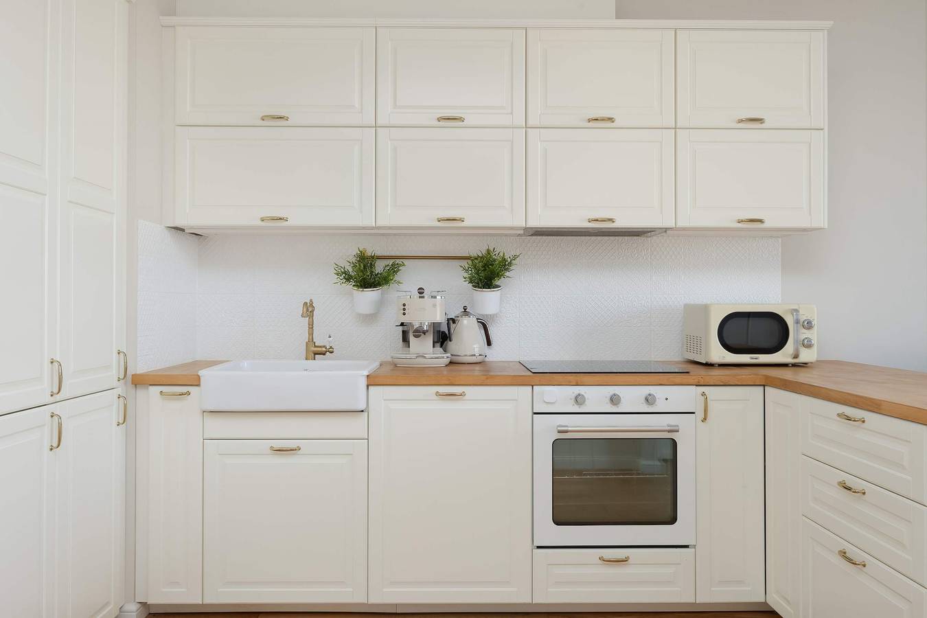 Ganze Wohnung, Spacious Apartment | Two Bedrooms and Air Conditioning in Bielany, Warschau