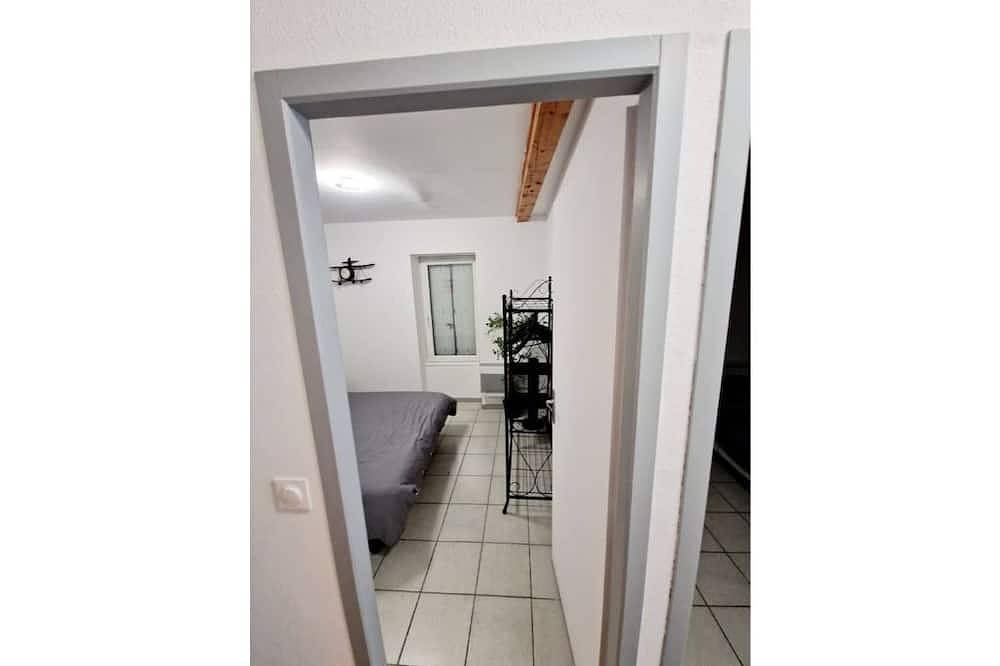 Geheel appartement, Charming 2-bedroom apartment 400m from station center in Valence, Valence en omgeving