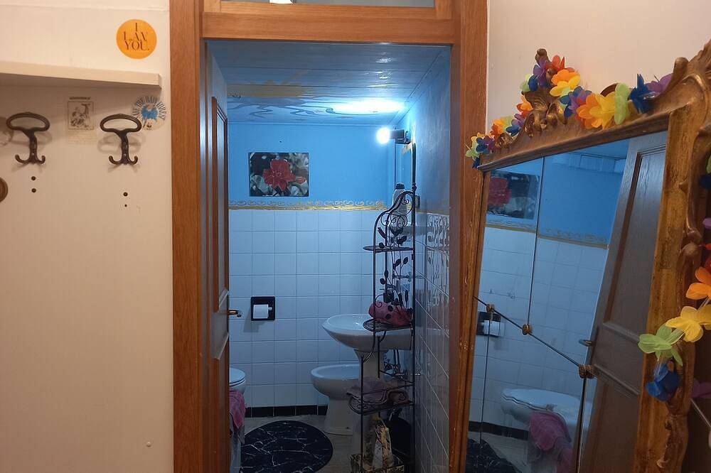 Entire apartment, Romantic green-blue abode for couples in love, away from the city chaos in Trento, Fleimstaler Alpen